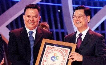 鳳鋁鋁業(yè)被評為“市民最喜愛的品牌企業(yè)”、“廣佛同城至愛佛山品牌”